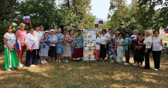 «Гордо реет стяг державный»