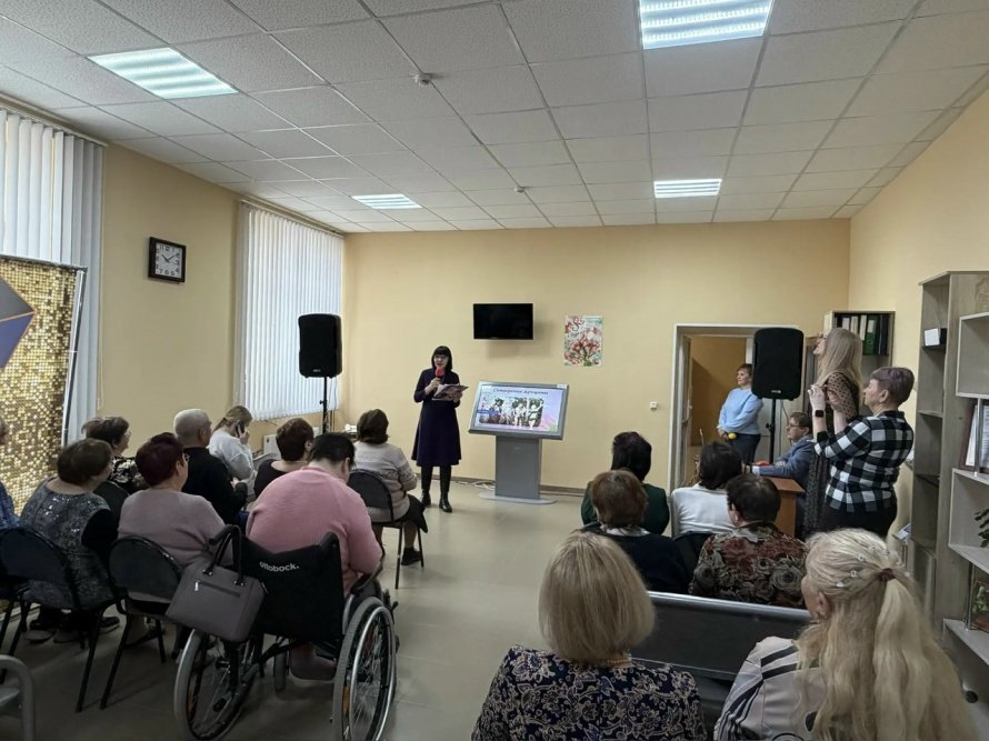 «Дарите женщинам цветы»