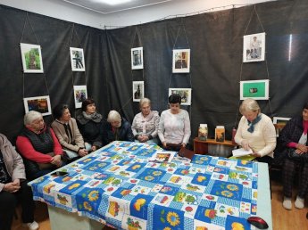 «И блики жизни с жадностью ловлю»