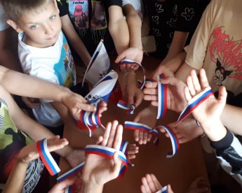Акция «Ленточка - триколор»