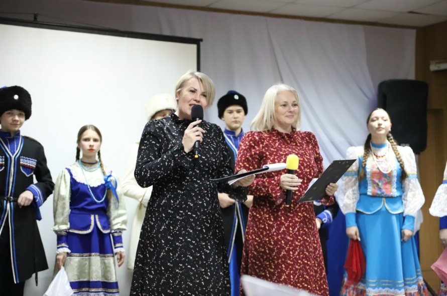 Праздничная программа «Поклон тебе и слава, Казачка-мать»